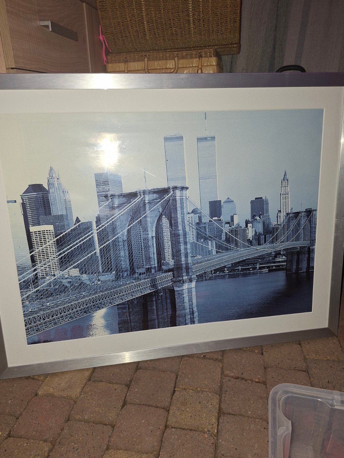 Ingelijste print van de Brooklyn Bridge en Twin Towers, Ophalen, 50 – 75, Gebruikt, Print