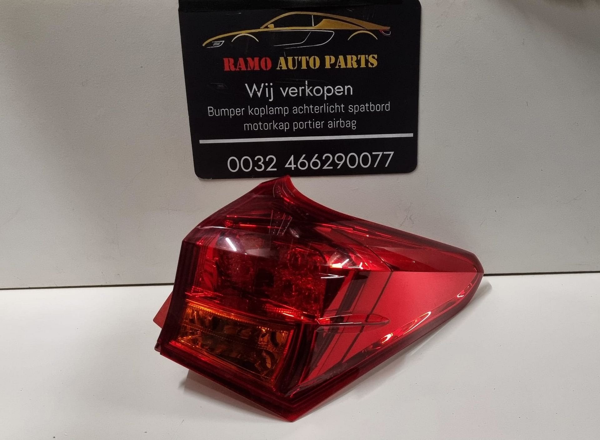 ACHTERLICHT TOYOTA AURIS RECHTS, Gebruikt, -, -, Ophalen of Verzenden