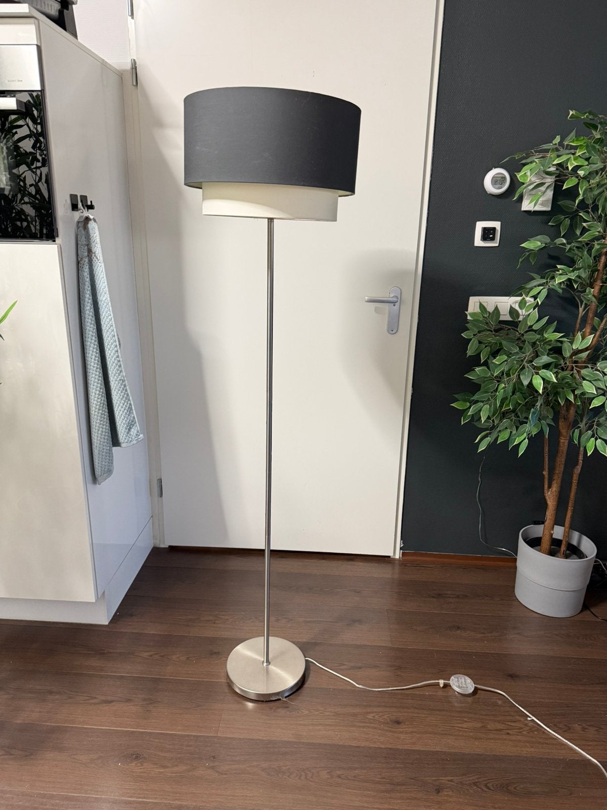 Donkergrijs met witte vloerlamp met dubbele kap - 160cm hoog, Ophalen, Gebruikt, 150 tot 200 cm