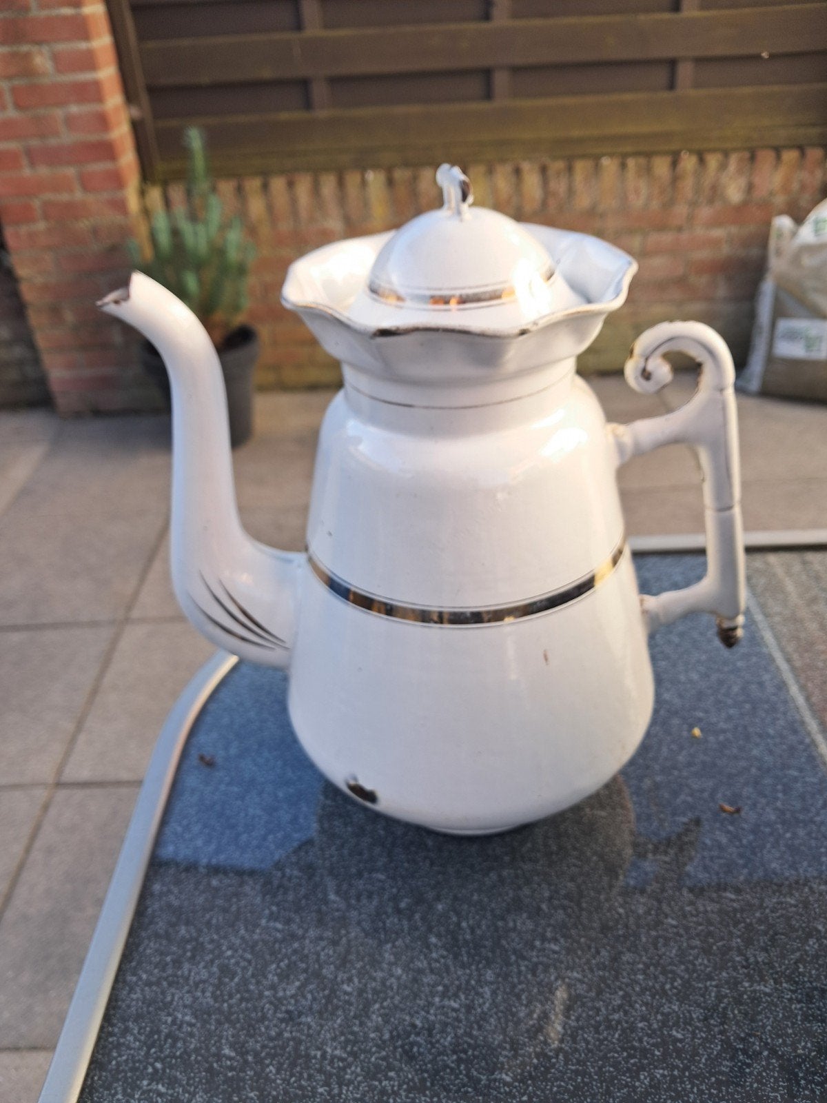 Emaille koffiekan wit, Ophalen