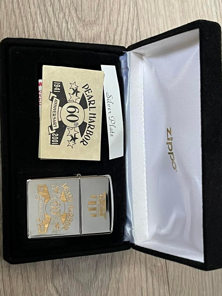 Pearl harbor limited edition zippo absolute NIEUWSTAAT, Verzamelen, Ophalen of Verzenden, Zo goed als nieuw, Aansteker