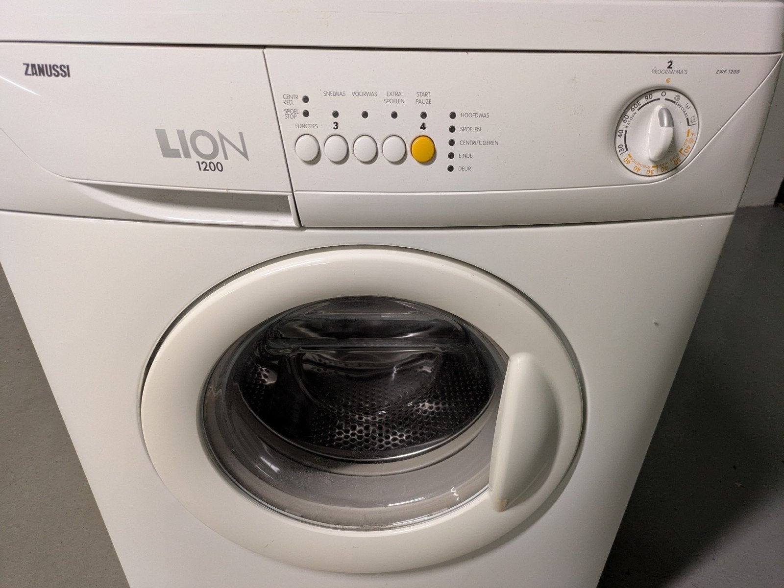 Prima werkende wasautomaat Zanussi Lion ZWF1200, Witgoed en Apparatuur, Ophalen, Gebruikt, 1200 tot 1600 toeren, 85 tot 90 cm