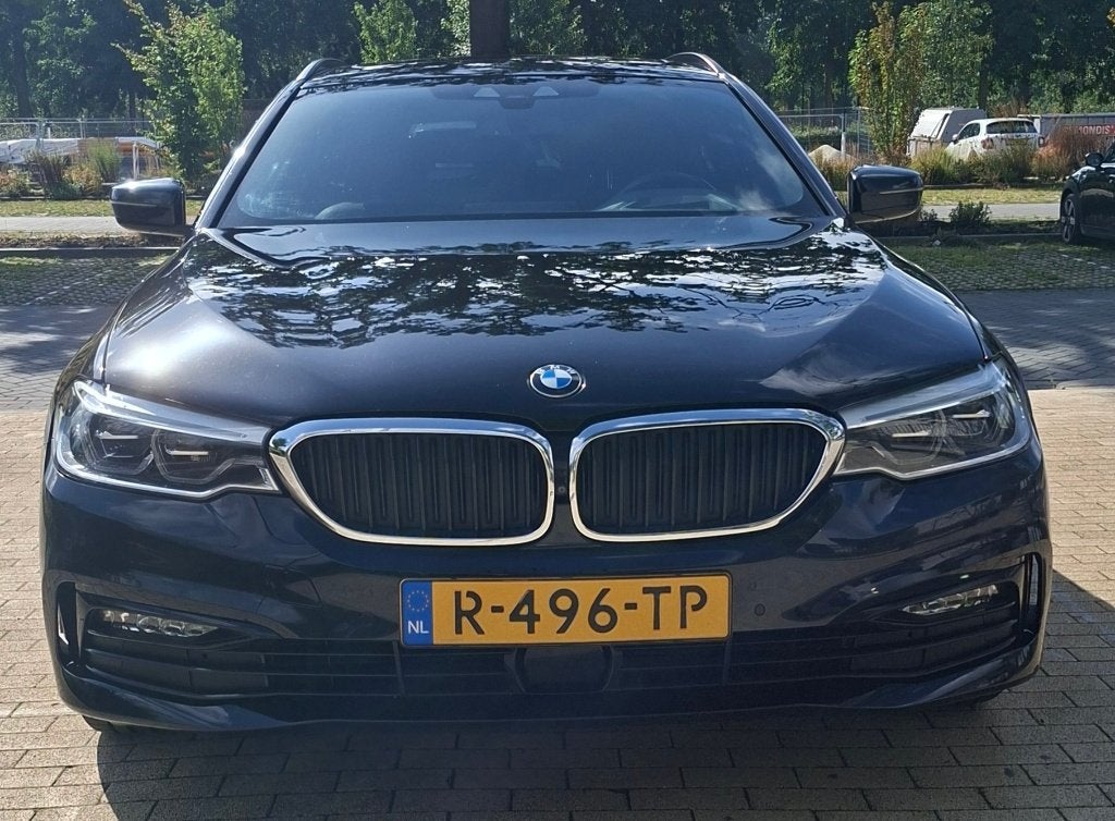 BMW 5-Serie 530d 265pk Xdrive Aut. 2018 Zwart, Auto's, BMW, Parkeerassistent, 2000 kg, Zwart, Leder