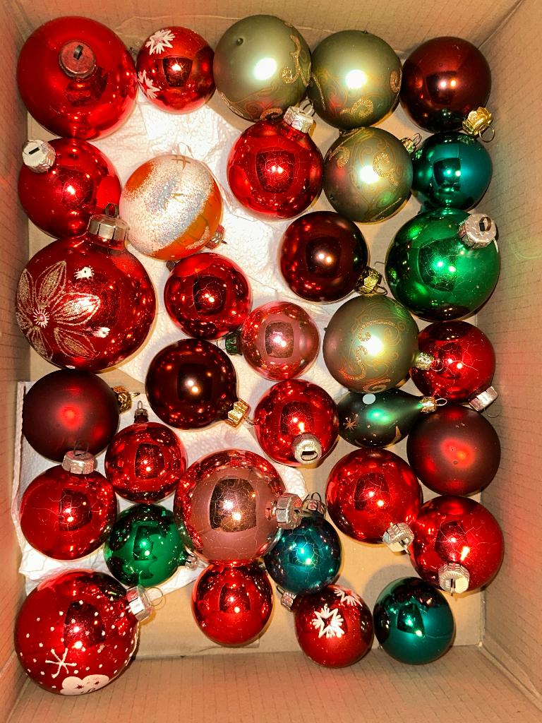 plm 35 stuks vintage gekleurde kerstballen vnl rood en groen, Ophalen, Zo goed als nieuw