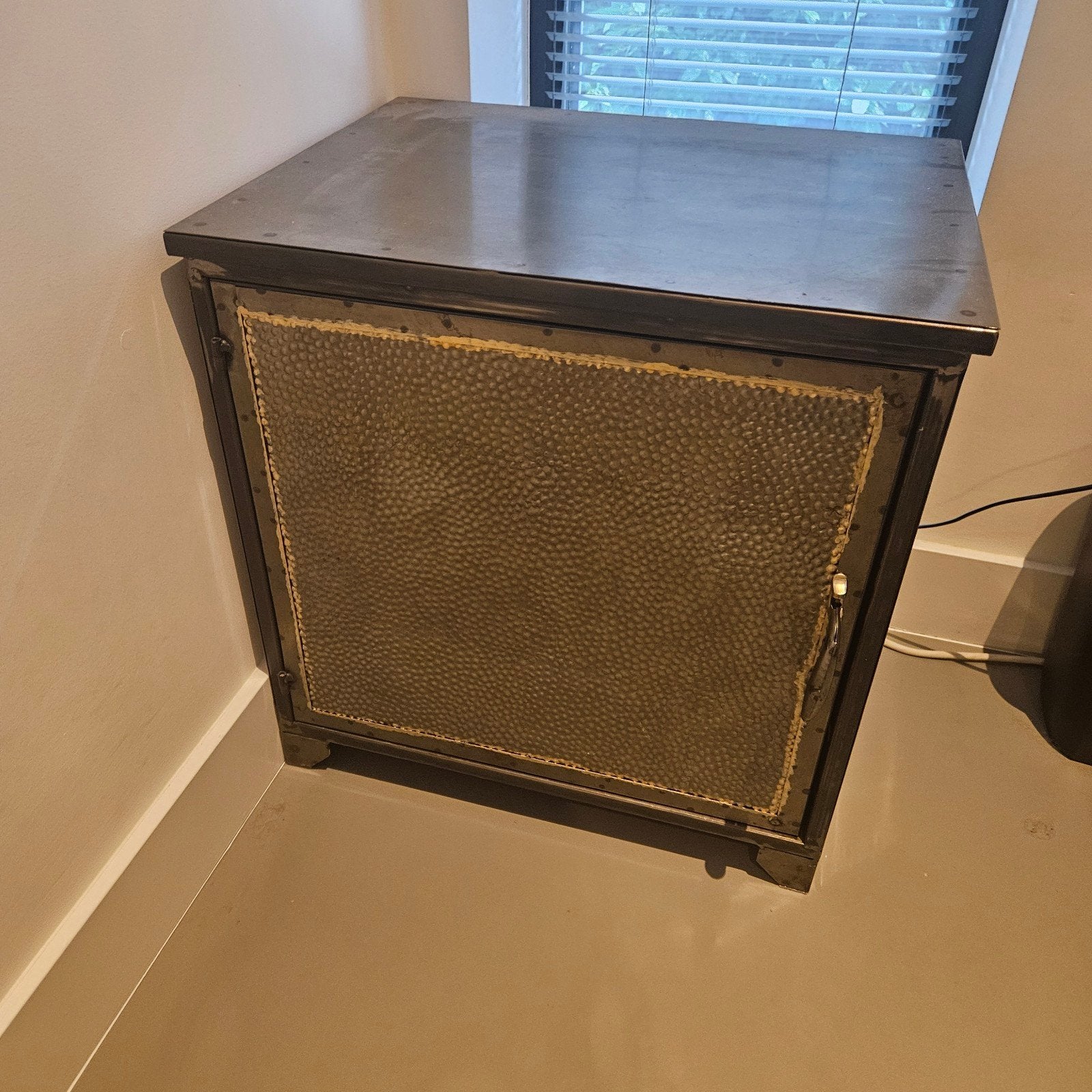 Metalen (nacht)kastje van PTMD - 55x54x42 cm, Ophalen, Zo goed als nieuw