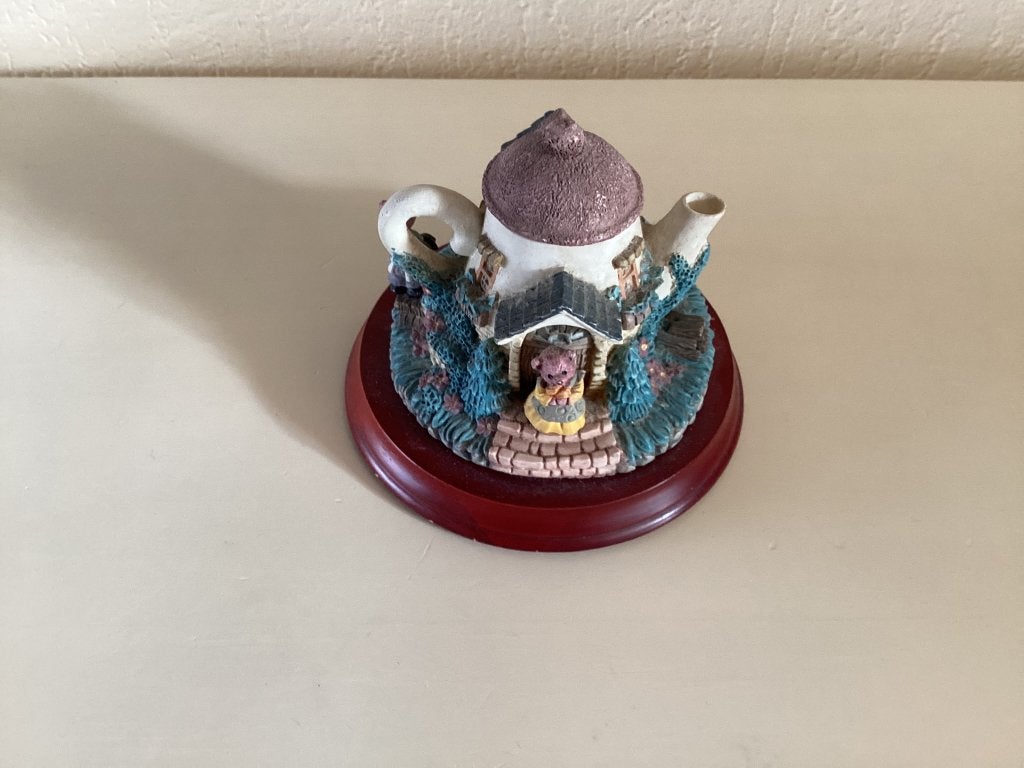 Minster Giftware teapot cottage theepot met beertjes deco, Antiek en Kunst, Antiek | Keramiek en Aardewerk, Ophalen of Verzenden
