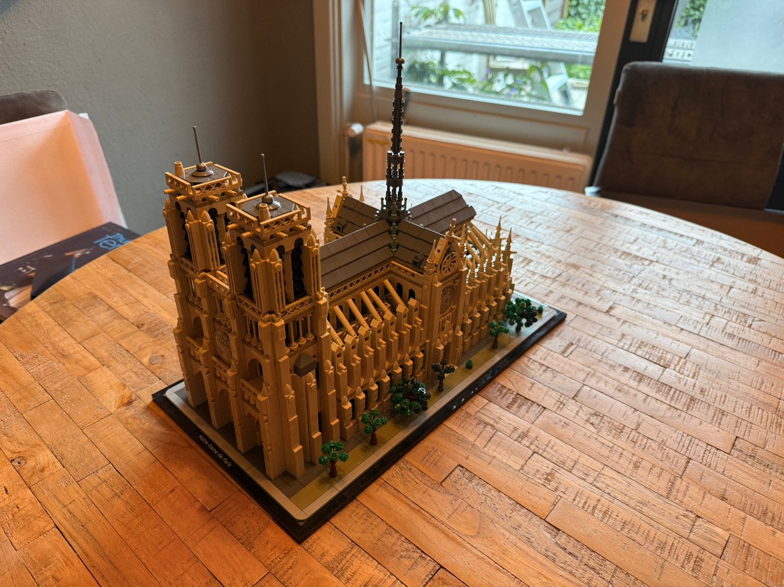LEGO Architecture Notre Dame van Parijs 21061, Kinderen en Baby's, Speelgoed | Bouwstenen, Verzenden, Zo goed als nieuw