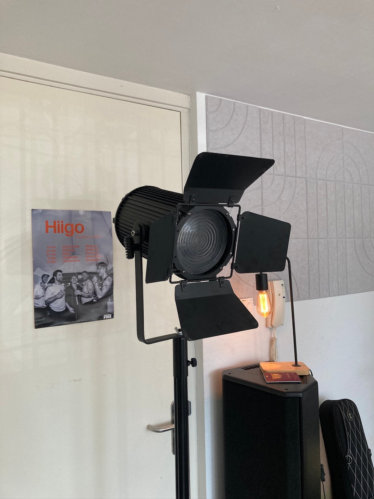 200 Watt LED Cob WW/CW Fresnel Light with Zoom and Barndoors, Ophalen of Verzenden, Zo goed als nieuw, Lamp of Flitsset