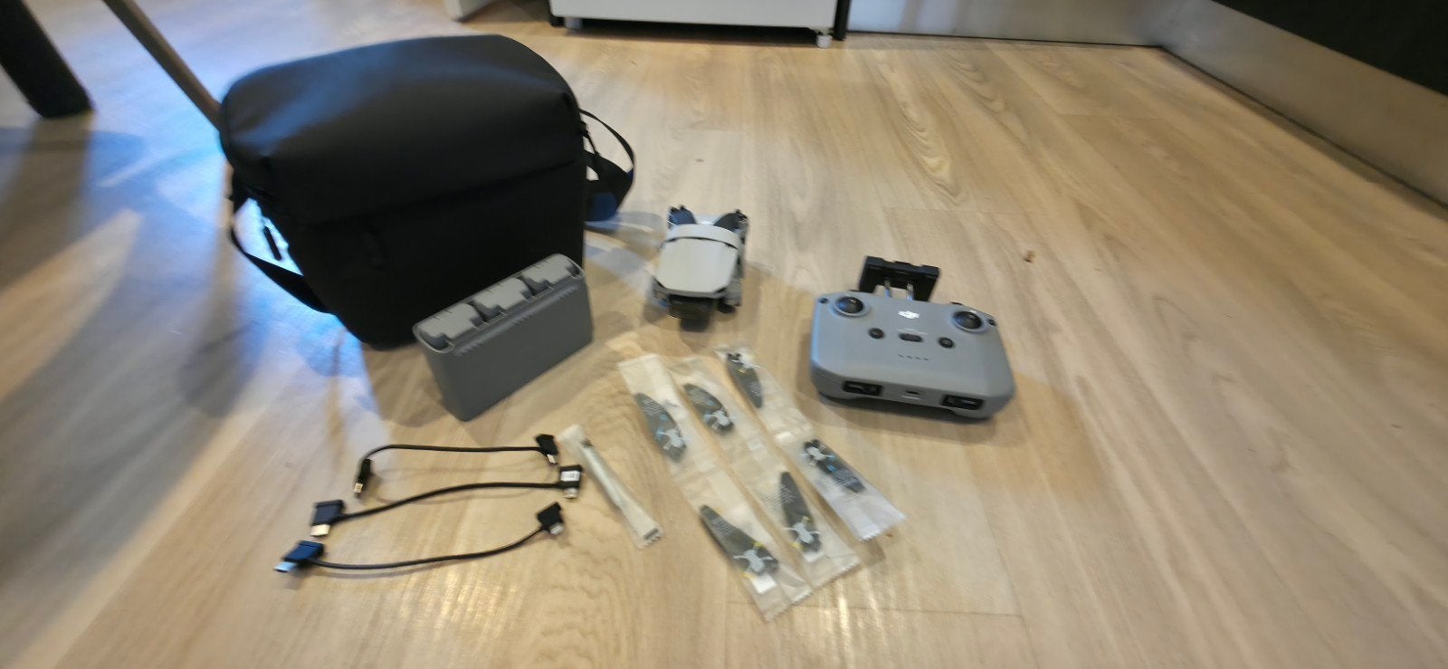 DJI Mini 4K Fly More Combo + iPad verlengs tuk, Cameradrone, 5 tot 10 kilometer, Zo goed als nieuw, DJI