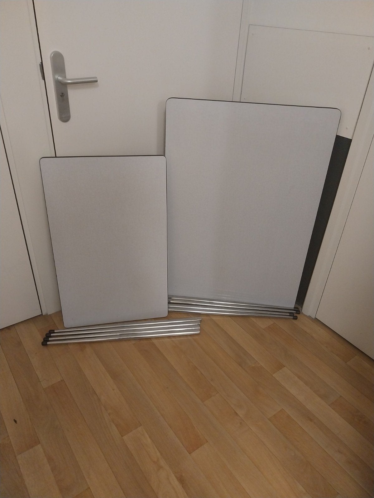 Twee Formica Tafelbladen met Poten, Huis en Inrichting, Tafels | Eettafels, Ophalen, Gebruikt, 100 tot 150 cm, Tot twee personen