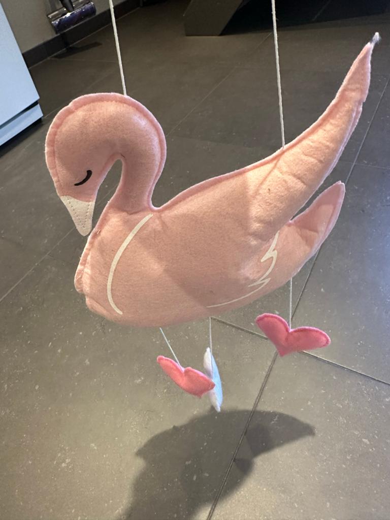 Roze zwaan hanger met hartjes voor baby- of meisjeskamer, Kinderen en Baby's, Kinderkamer | Inrichting en Decoratie, Ophalen, Zo goed als nieuw