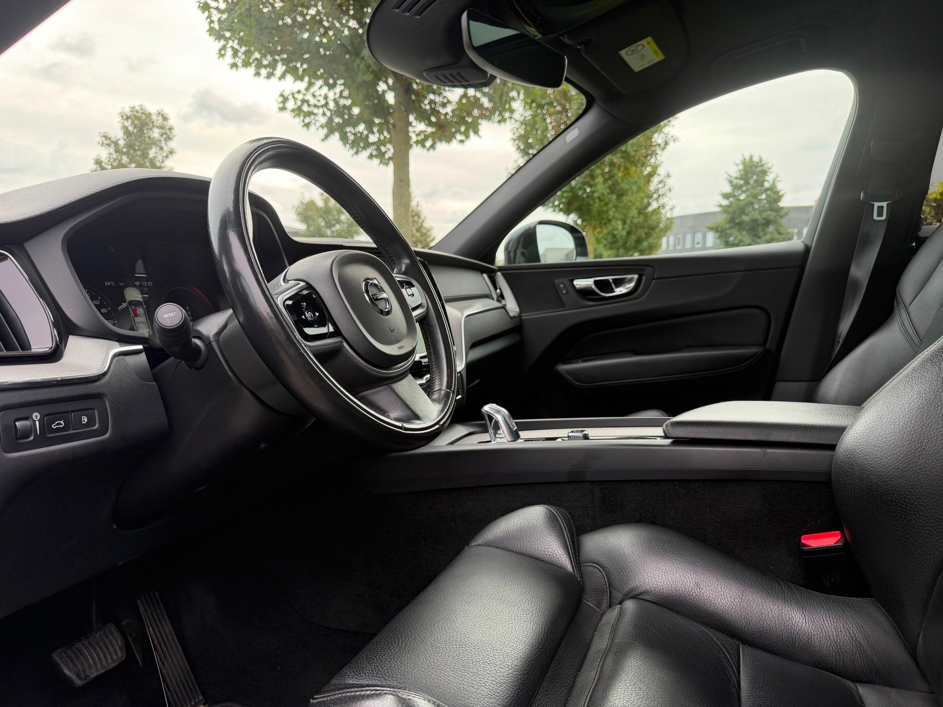 Volvo XC60 2.0 T8 Twin Engine AWD Inscription | Pano | Stuur, Auto's, Automaat, Gebruikt, 4 cilinders, 1969 cc