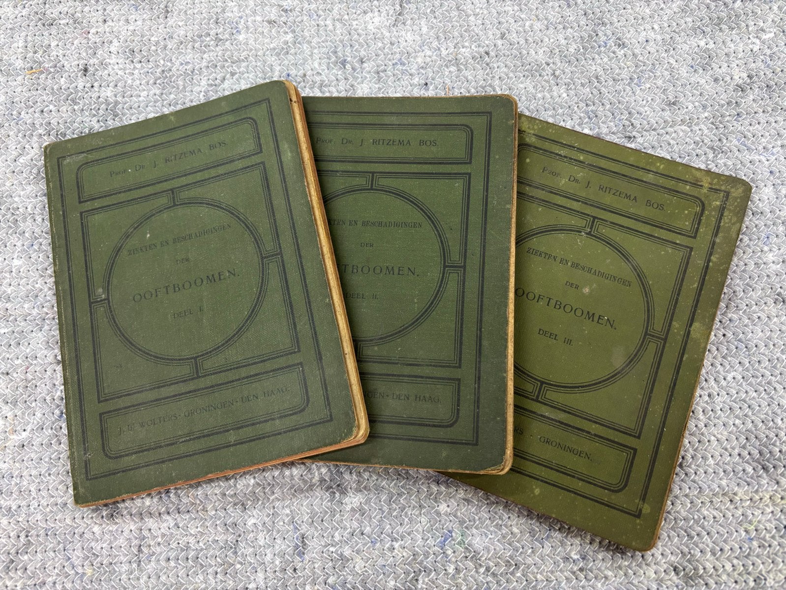 Ooftboomen: Ziekten en Beschadigingen - Deel  1, 2 en 3, Boeken, Ophalen of Verzenden, Gelezen