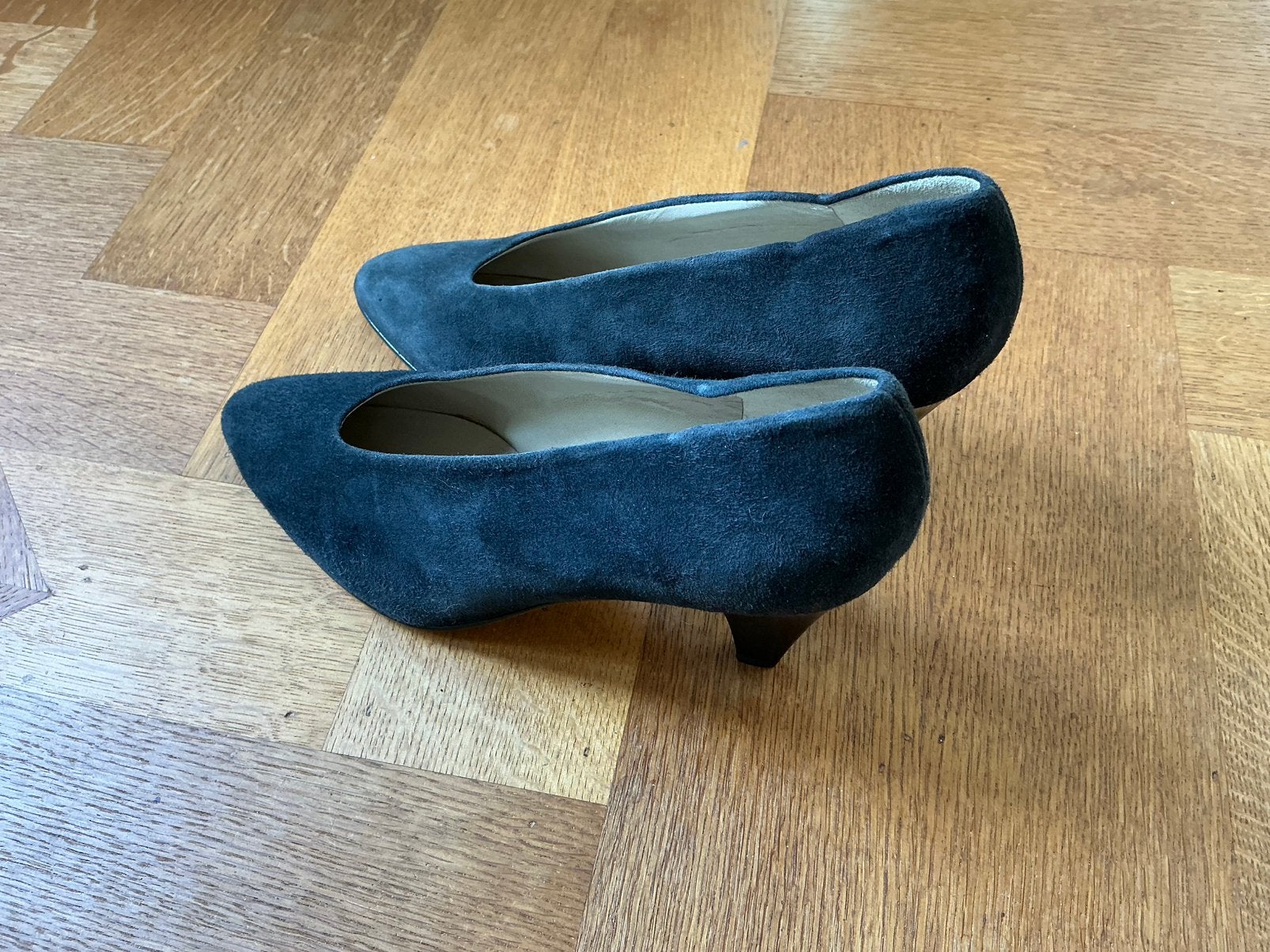 Zwart suède pumps - Linea Riviera - Nieuw, Ophalen of Verzenden, Nieuw, Zwart