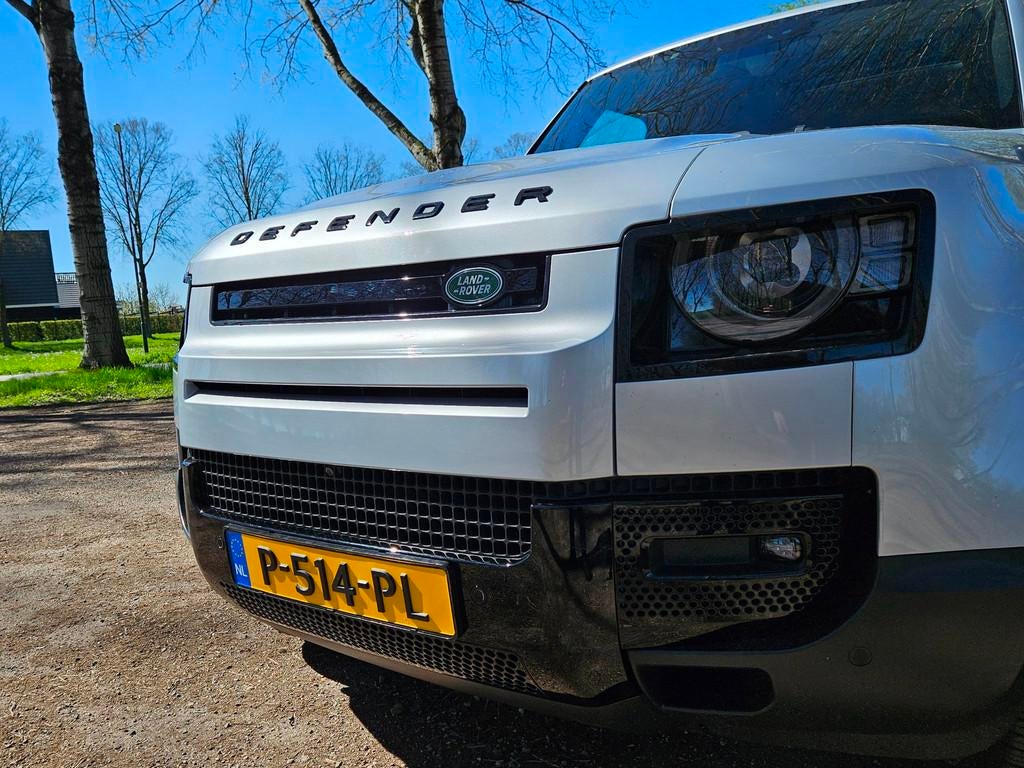 Land Rover Defender 110 2.0 P400e 110 ACC/PANO/LEDER/BTW, Auto's, Land Rover, Automaat, Gebruikt, 4 cilinders, 38 km/l
