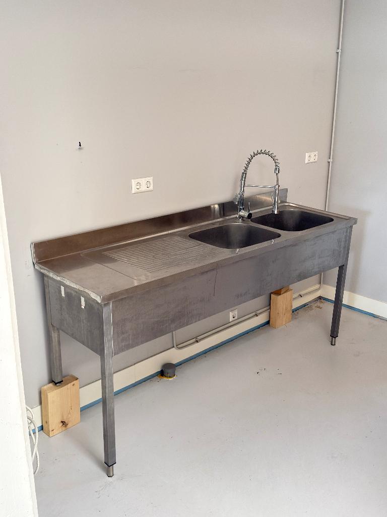 RVS spoeltafel dubbel met industriële kraan, Huis en Inrichting, Gebruikt, 150 tot 200 cm, Ophalen of Verzenden, Minder dan 100 cm
