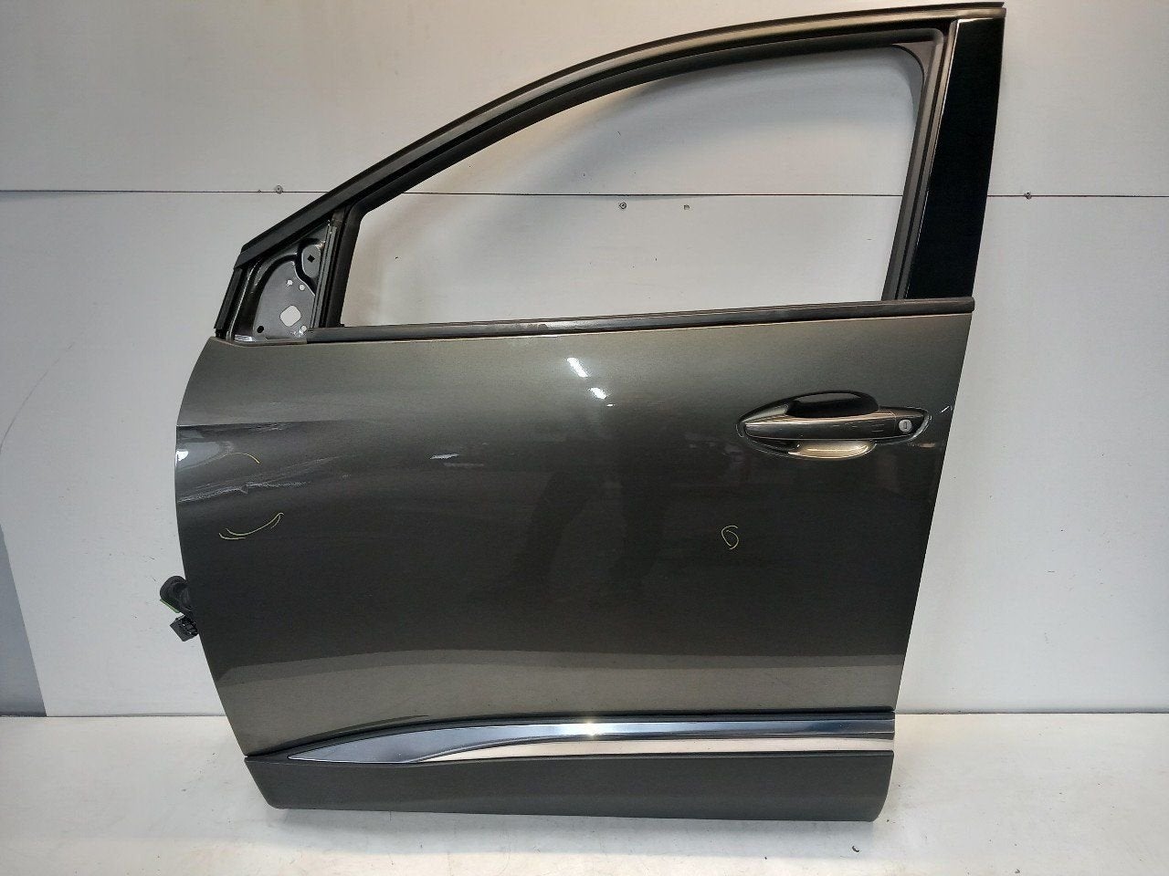 Portier links voor Peugeot 3008, Onderdelen@venauto.nl, Van der Ven Autorecycling B.V., Gebruikt, Ettenseweg 76, 4706 PB Roosendaal, The Netherlands