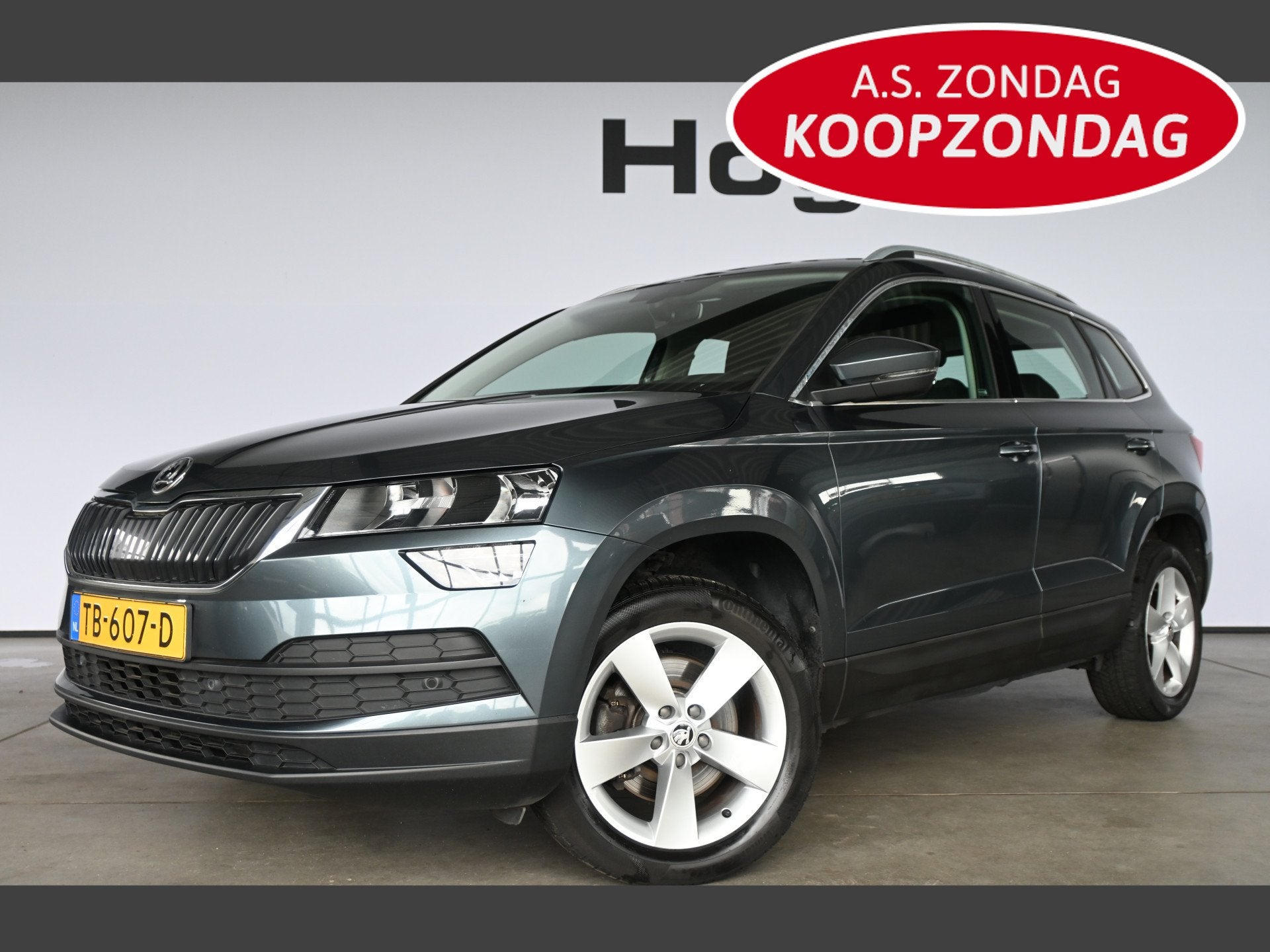 Skoda Karoq 1.0 TSI Ambition Business Automaat Cruise Clima, Stof, Gebruikt, Met garantie (alle), 1261 kg