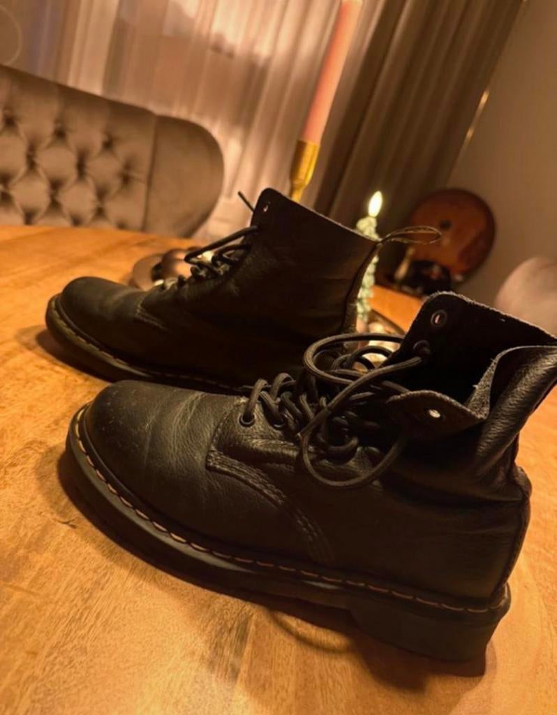 Dr Martens gebruikt maat 40, Kleding | Dames, Schoenen, Zwart, Lage of Enkellaarzen, Ophalen of Verzenden, Gedragen