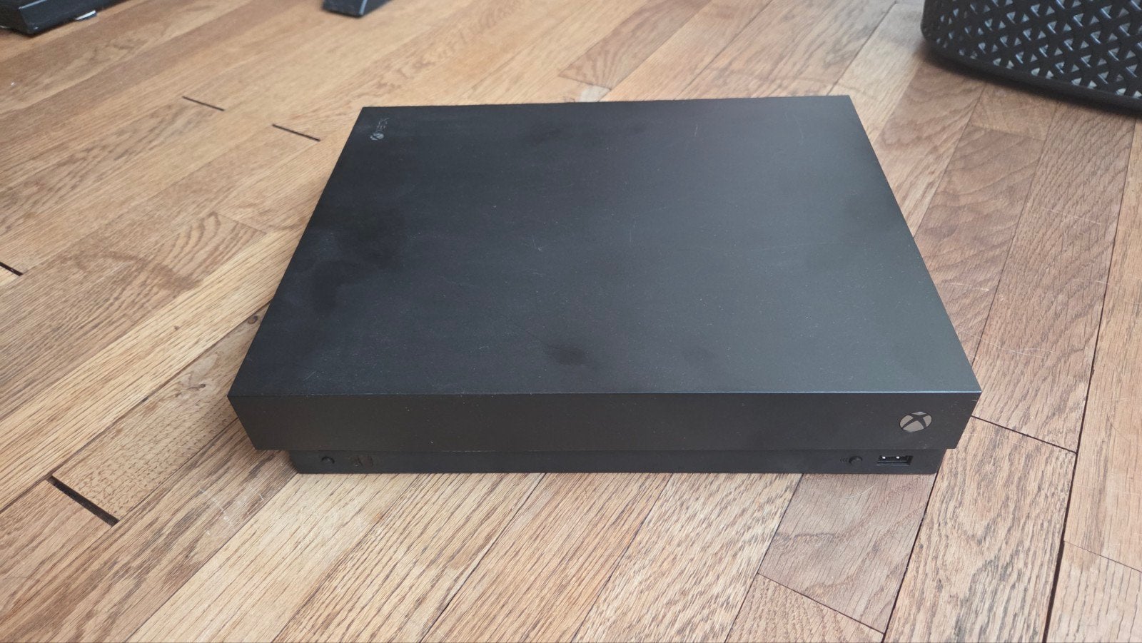 Xbox One X met controller en oplaadstation, Ophalen, Zo goed als nieuw, Xbox Series X