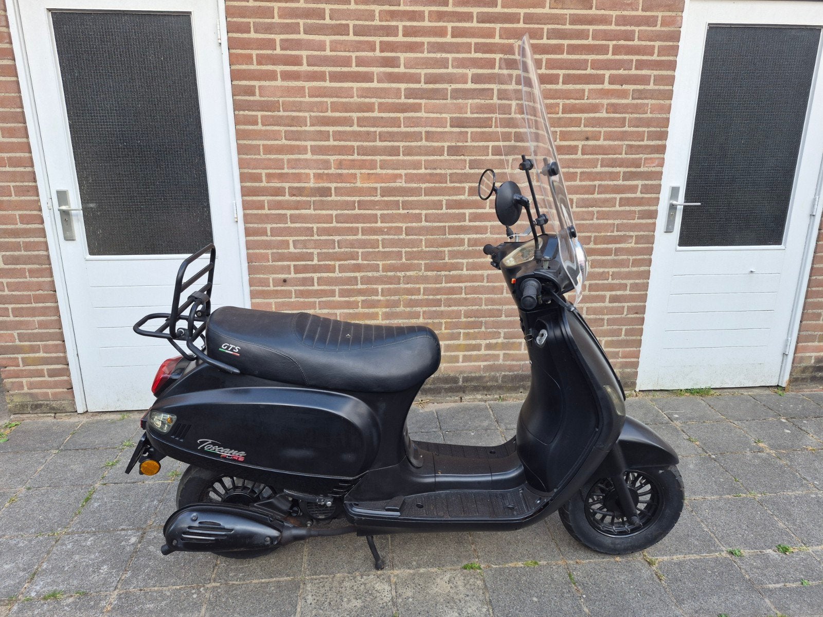 GTS Toscana Killerbee Scooter - Mat Zwart, Ophalen of Verzenden