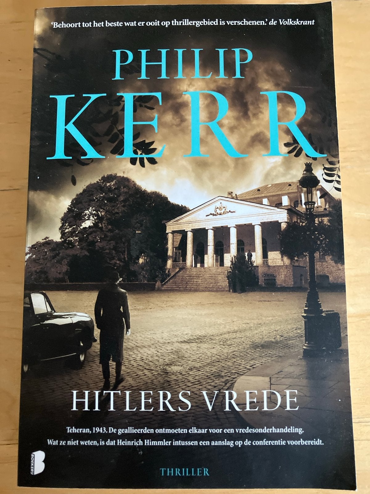 Hitlers Vrede - Philip Kerr (Thriller), Boeken, Thrillers, Ophalen of Verzenden, Zo goed als nieuw, Europa overig