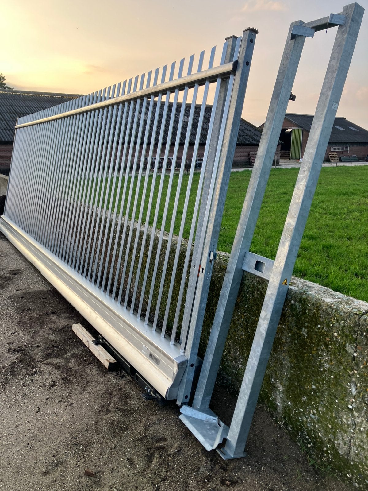Spijlen poort schuif poort aluminium, Tuin en Terras, Ophalen, Zo goed als nieuw, Aluminium, Spijlenhekwerk