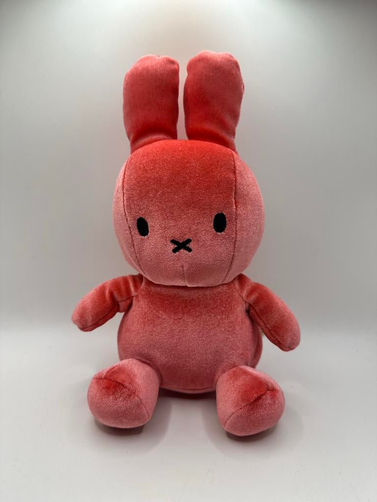 Nijntje miffy knuffel fluweel, Ophalen of Verzenden, Zo goed als nieuw, Konijn