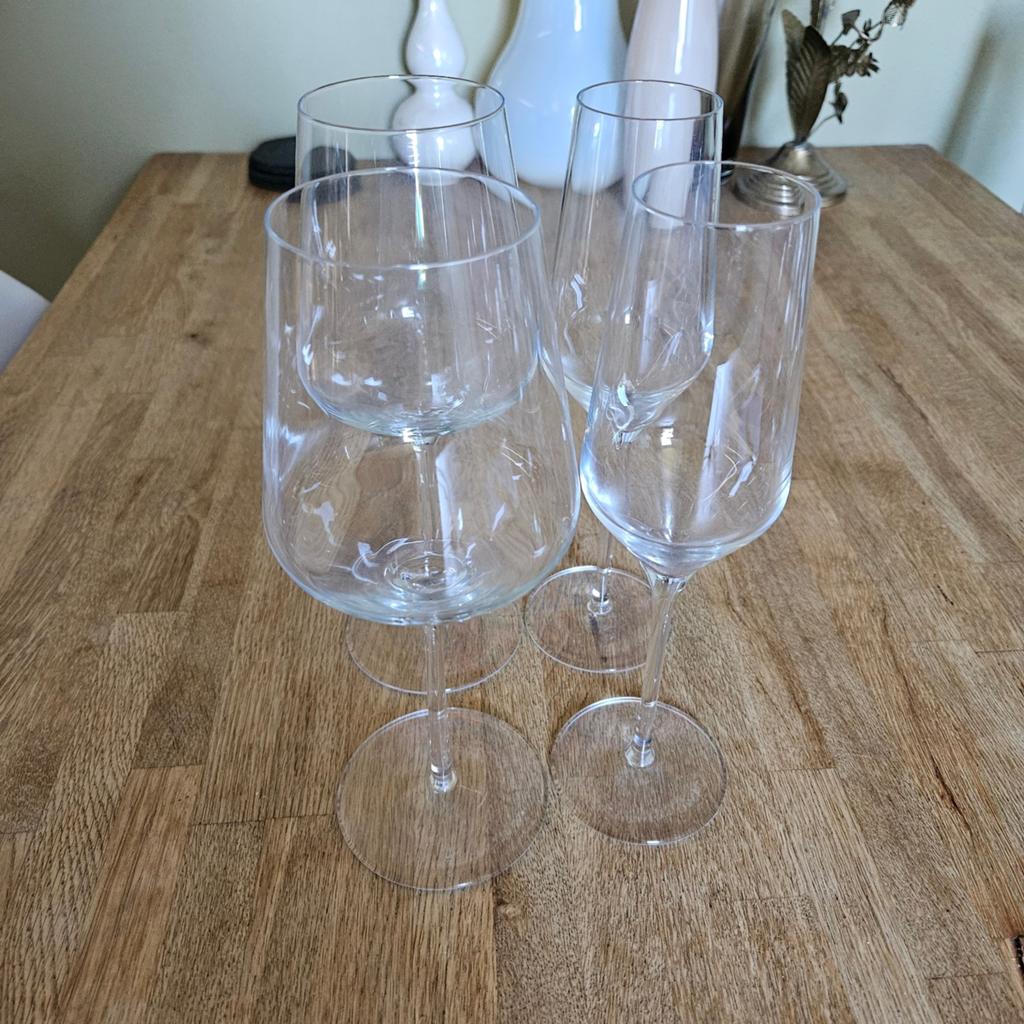 Vivo kristal glazen. 2 rode wijn + 2 champagne., Ophalen of Verzenden, Zo goed als nieuw, Overige typen