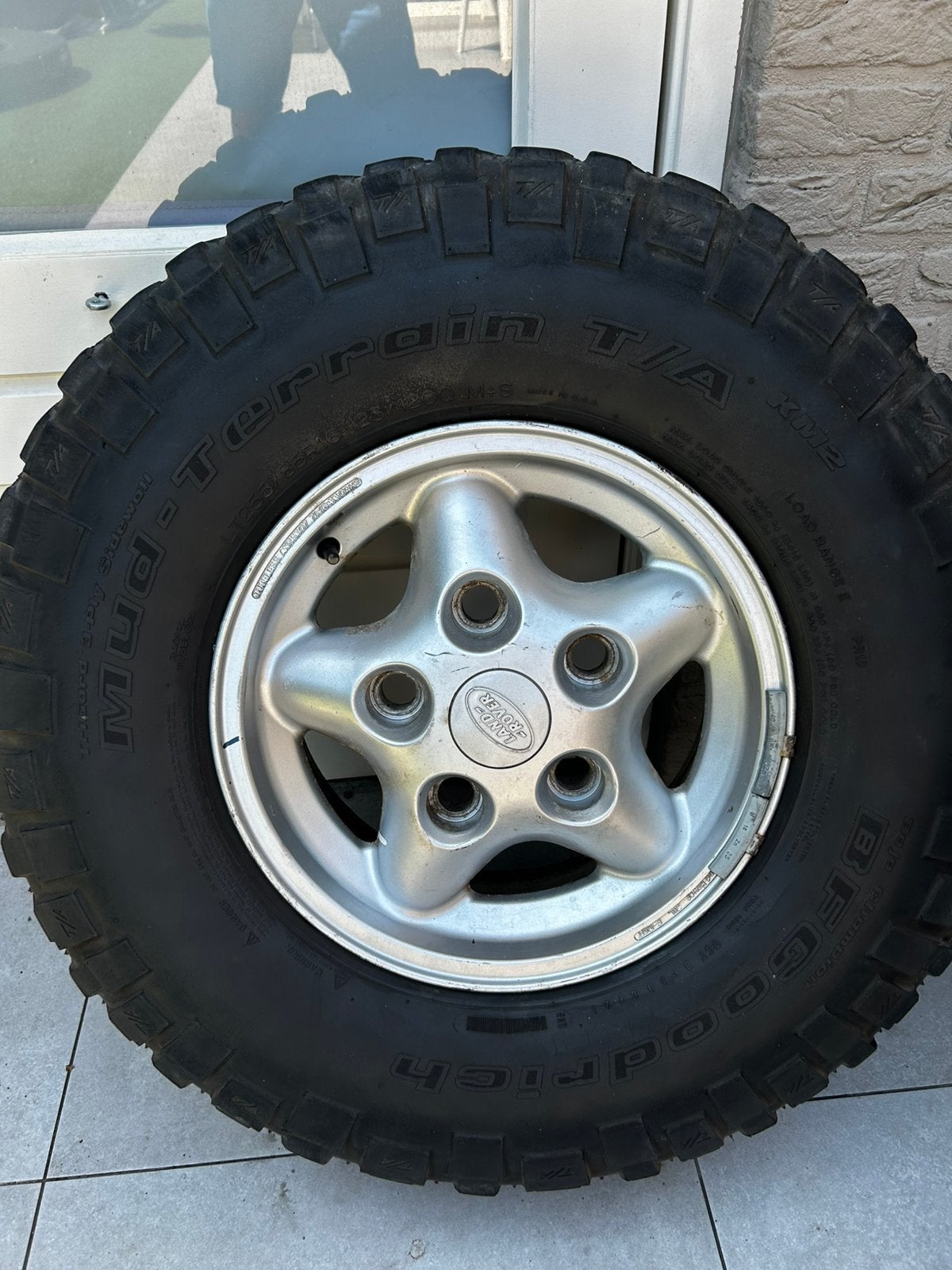 Land rover velg reservewiel bf goodrich mud, Ophalen