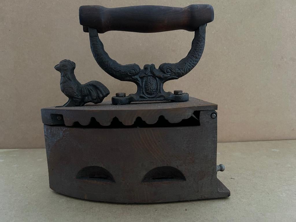 Antieke kolen gietijzeren strijkijzer, Antiek en Kunst, Antiek | Gereedschap en Instrumenten, Ophalen