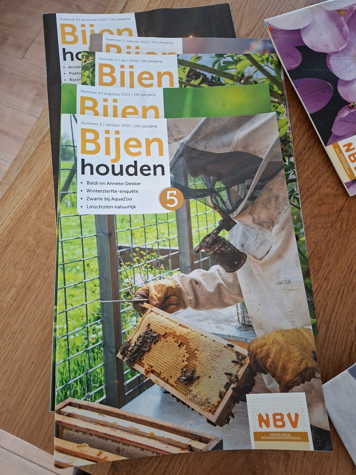 Tijdschriften Bijen Houden - Diverse Jaargangen, Ophalen of Verzenden, Gelezen, Overige typen