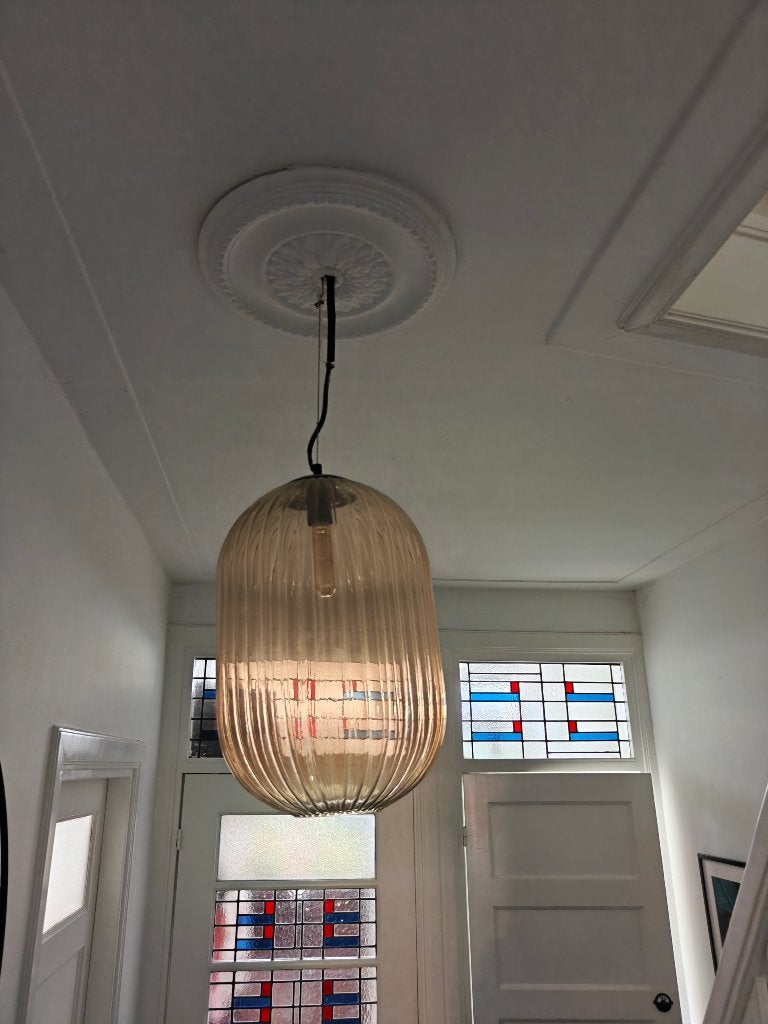 Geribbelde glazen hanglamp, amberkleurig, capsulevorm, Huis en Inrichting, Ophalen, E27 (groot), Klassiek/Art Deco, Glas