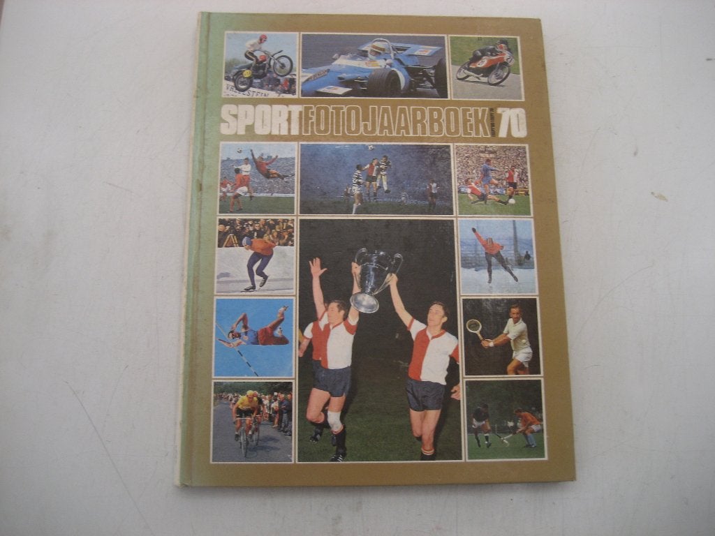 sportfoto jaarboek 1970 feyenoord, Boeken, Ophalen of Verzenden, Gelezen, Balsport