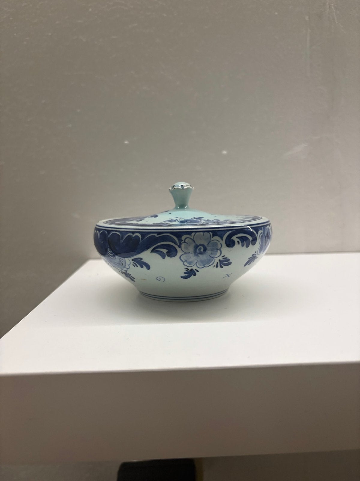 Delfts Blauw Handgeschilderde Kom met Deksel, Antiek en Kunst, Ophalen