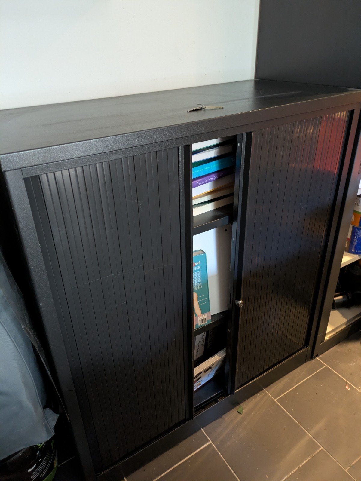 Zwarte rolluikkast archiefkast 100x47x110 cm, Huis en Inrichting, Ophalen, Gebruikt, 25 tot 50 cm