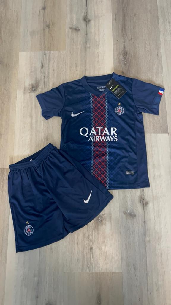 Nieuw PSG tenue met prijskaartjes - Ongebruikt, Nieuw, Overige maten, Voetbal, Verzenden