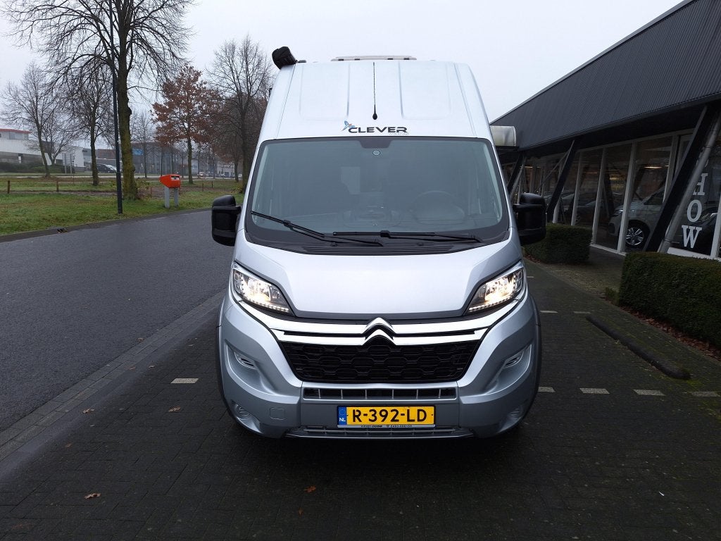 Clever Van enkele bedden en hefbed, Caravans en Kamperen, Campers, Overige merken, Verwarmde buitenspiegels, 6 tot 7 meter, Bedrijf