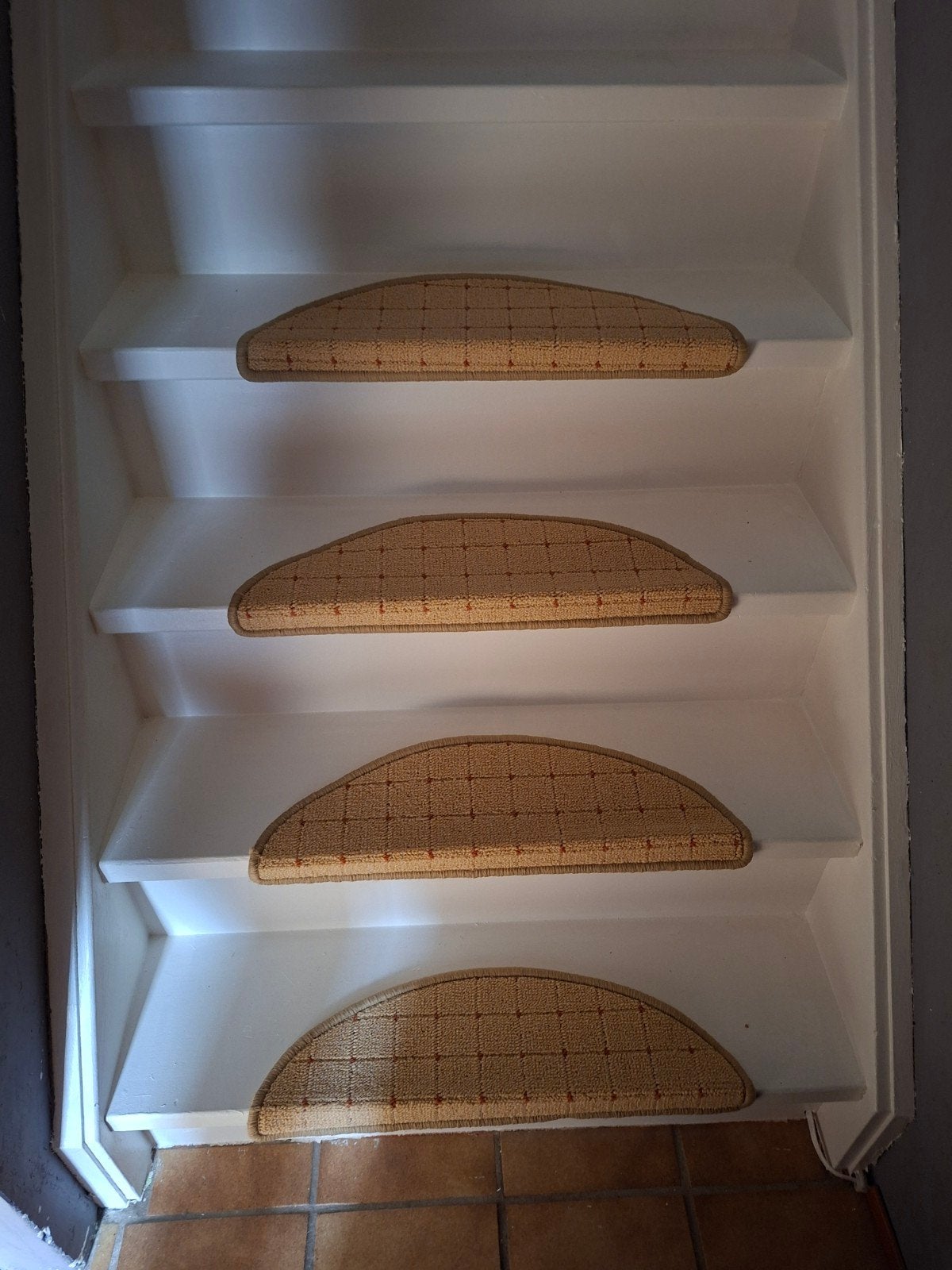 4 Kwantum zelfklevende trapmatjes, geel/beige, Minder dan 50 cm, 50 tot 100 cm, Ophalen of Verzenden, Zo goed als nieuw