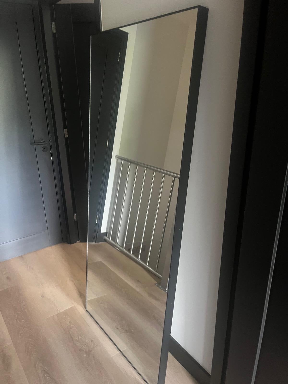 Grote spiegel met zwarte lijst 1,80 x 80, Ophalen, Zo goed als nieuw, 150 tot 200 cm, Rechthoekig
