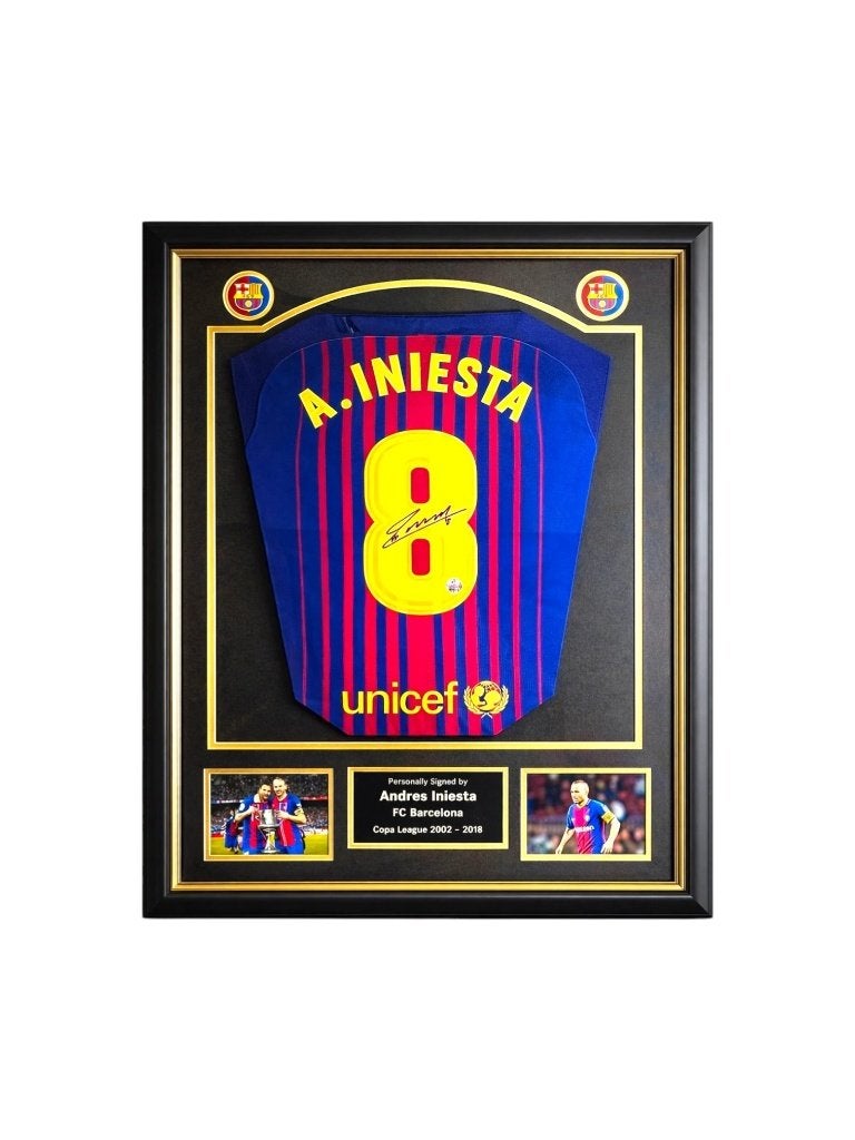 Andrés Iniesta gesigneerd Barcelona 2017 shirt Deluxe Frame, Verzamelen, Buitenlandse clubs, Shirt, Info@sportmemorabilianetherlands.com