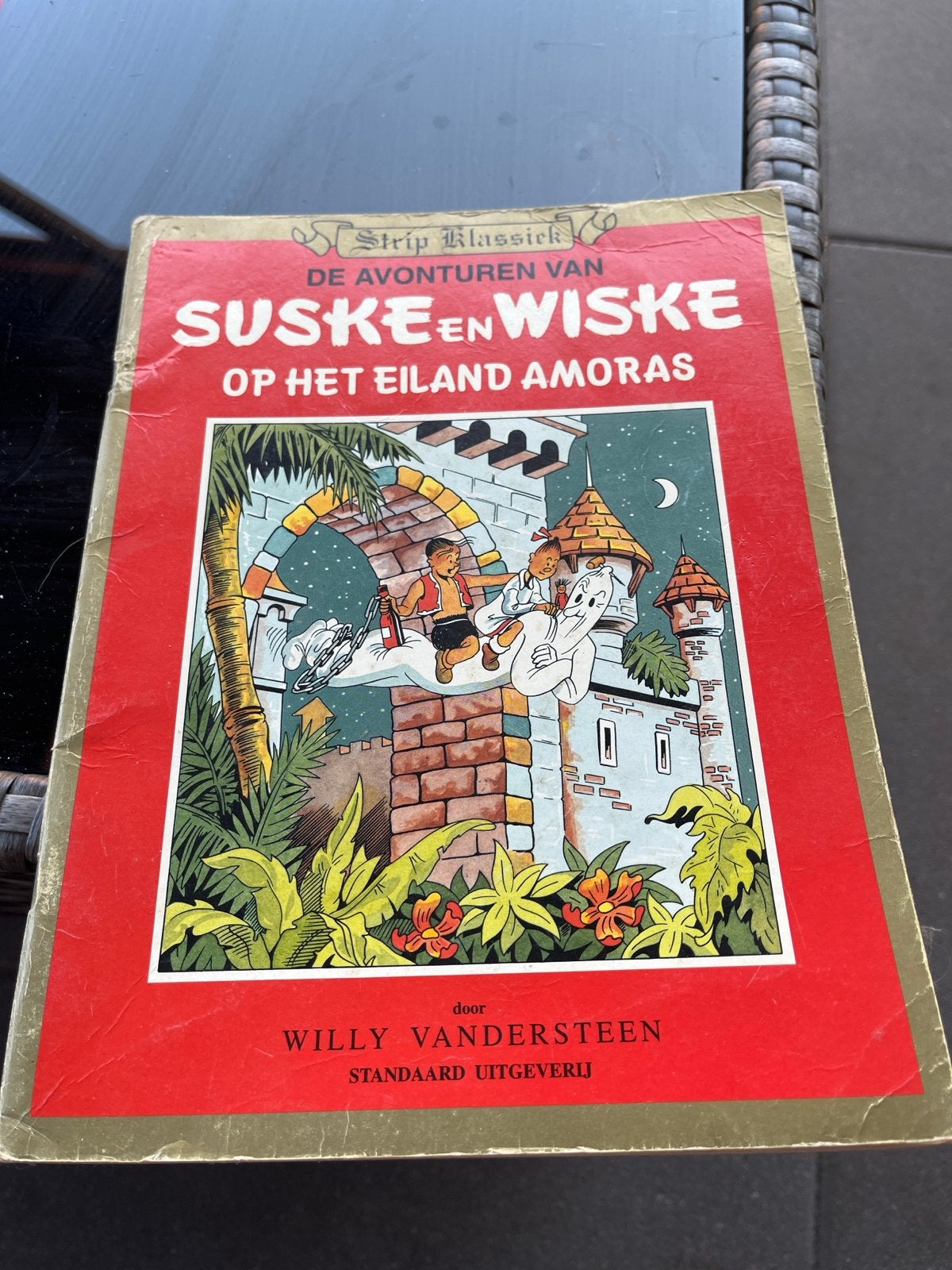 Suske en Wiske: Op het Eiland Amoras (Strip Klassiek), Boeken, Stripboeken, Eén stripboek, Ophalen of Verzenden, Gelezen