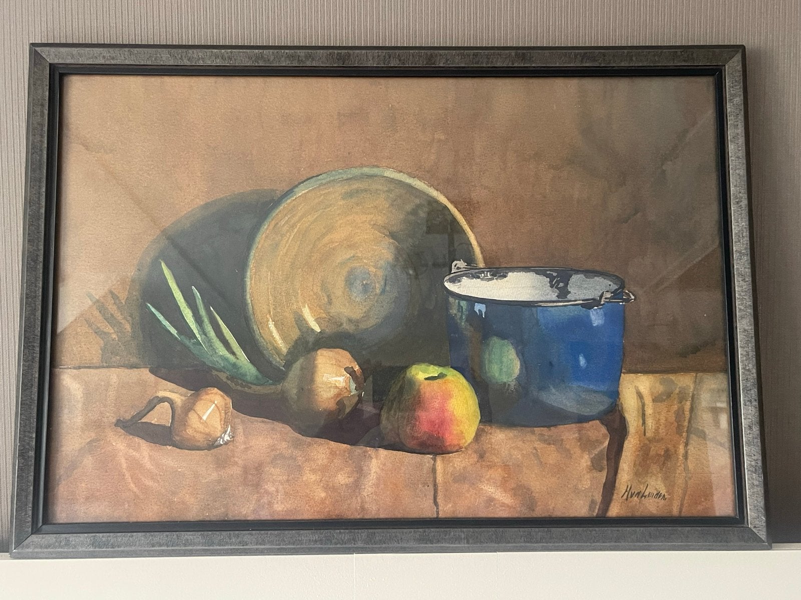 44x66 Aquarel met uien, appel en emaille pan - H. van Linden, Antiek en Kunst, Realistisch, Stilleven, Ophalen of Verzenden, Gesigneerd