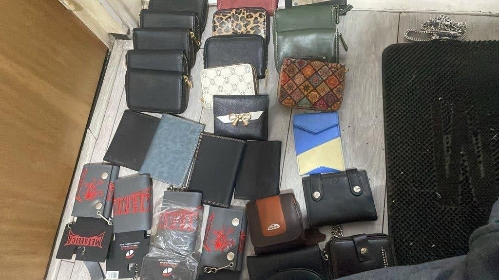 Partij 28x Luxe Dames Portemonnees & Bifolds, Sieraden, Tassen en Uiterlijk, Ophalen of Verzenden, Nieuw, Overige kleuren, Leer