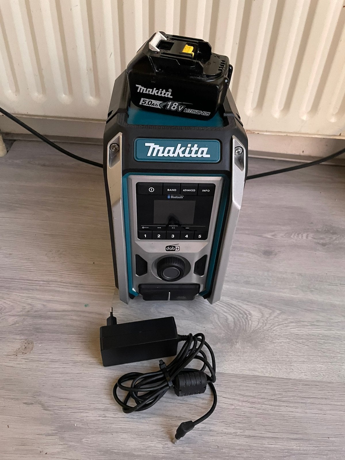 Makita DMR115, Audio, Tv en Foto, Radio's, Ophalen, Zo goed als nieuw, Bouwradio