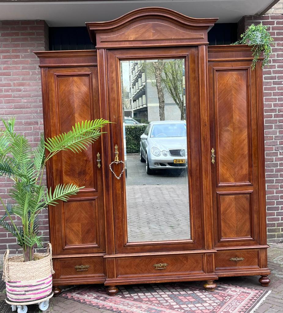 Mooie ruime antieke kledingkast, Ophalen of Verzenden, 50 tot 75 cm, 200 cm of meer