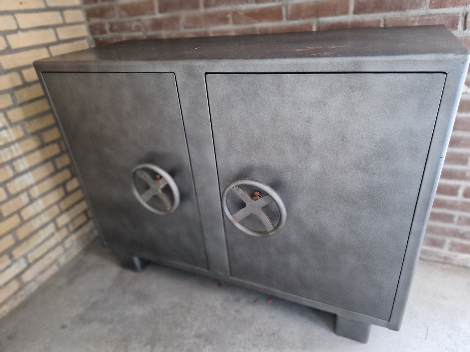 Industriëlle metalen kluiskast, Ophalen, 25 tot 50 cm, 100 tot 150 cm