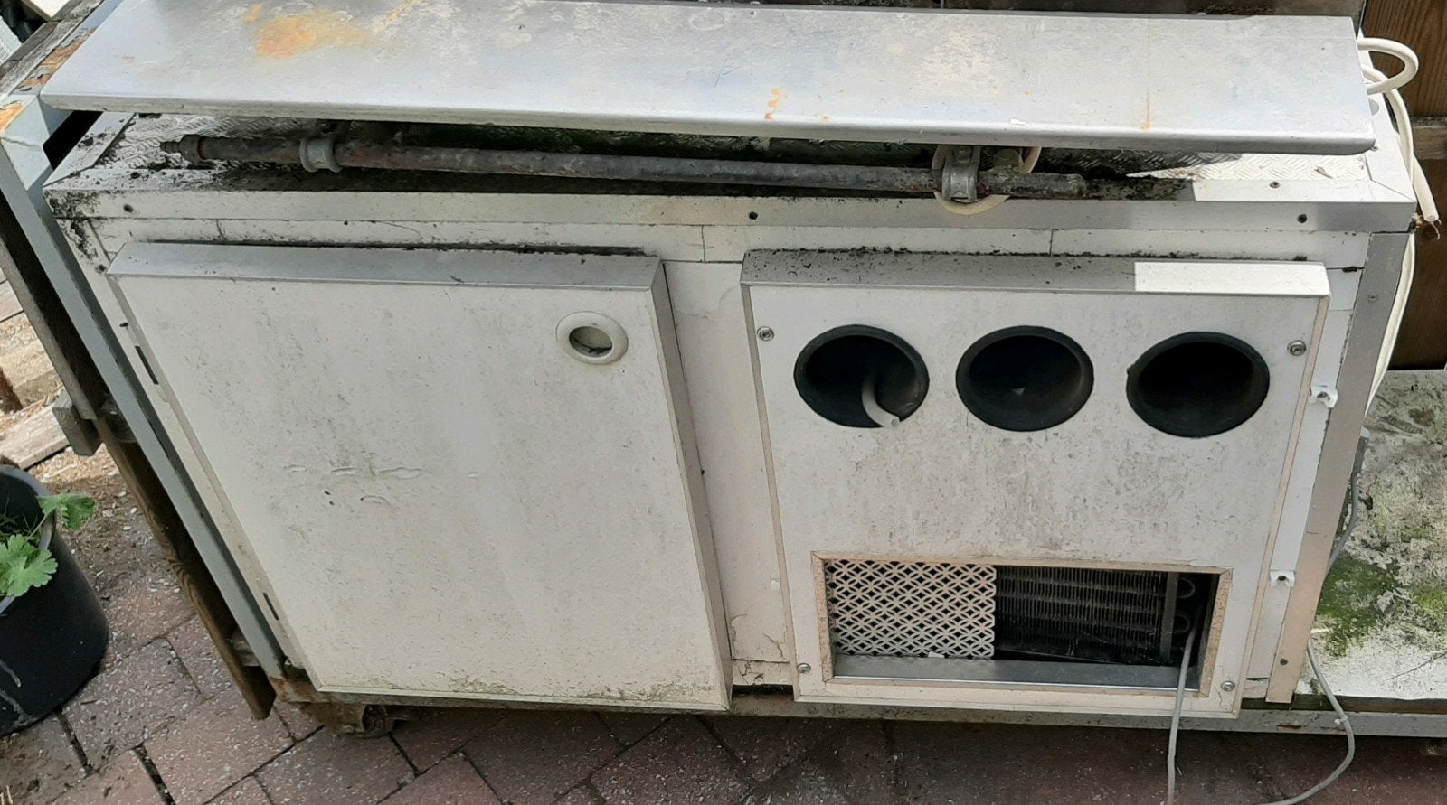 Buitenbar met koeling, Ophalen, Elektrisch, Vrijstaand