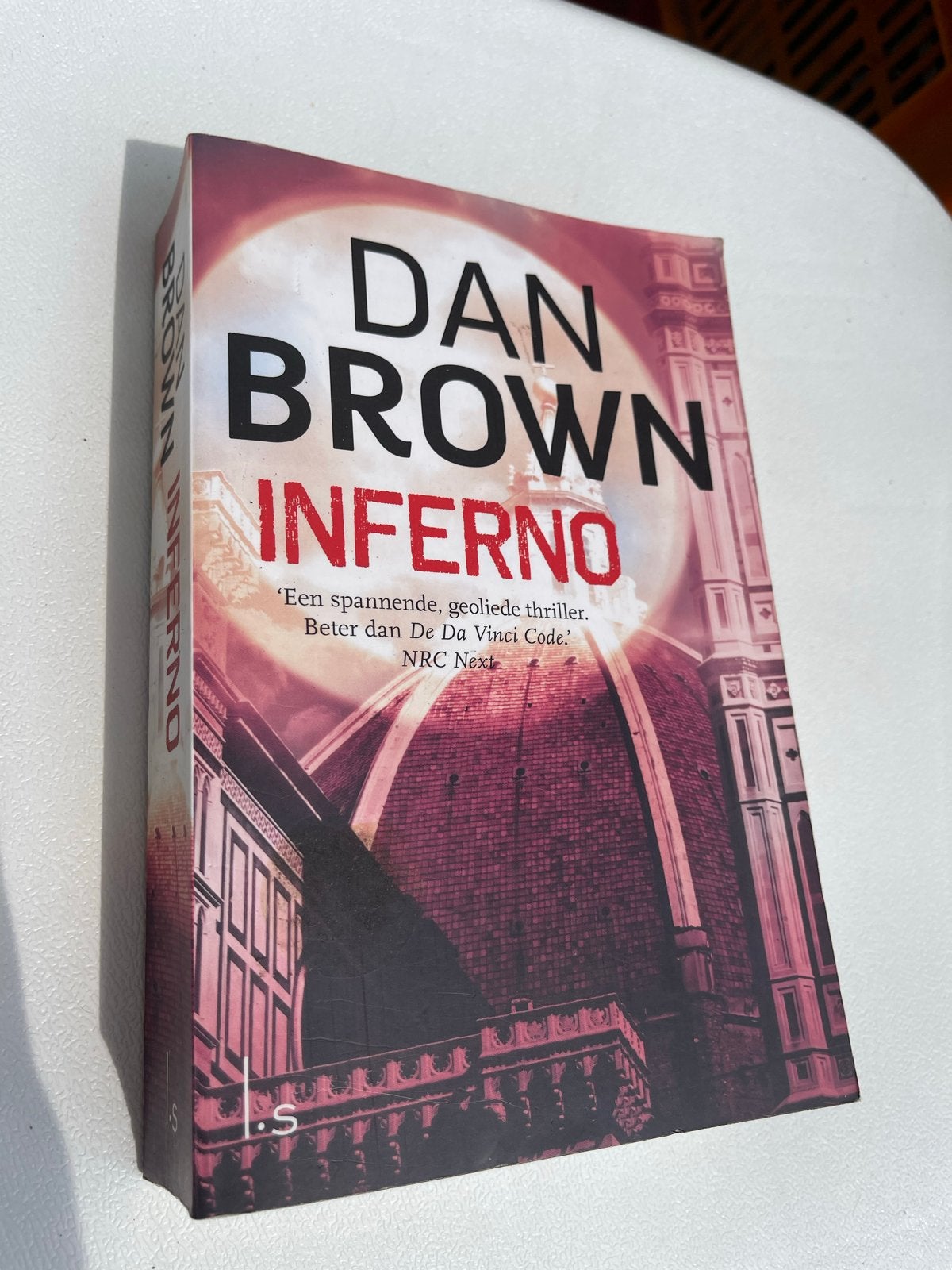 Dan Brown - Inferno (Paperback), Boeken, Thrillers, Zo goed als nieuw, Europa overig, Ophalen of Verzenden