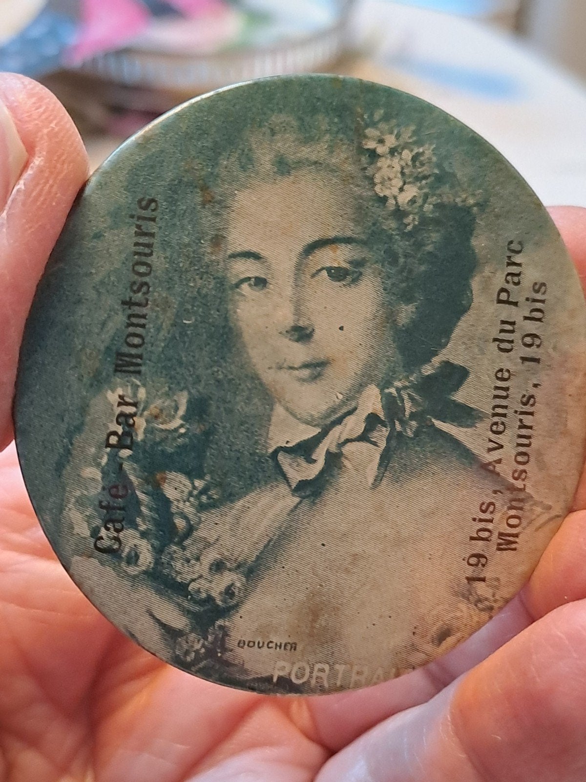 Frans reclame zakspiegeltje portret  Boucher Paris 5,5 cm r, Verzenden